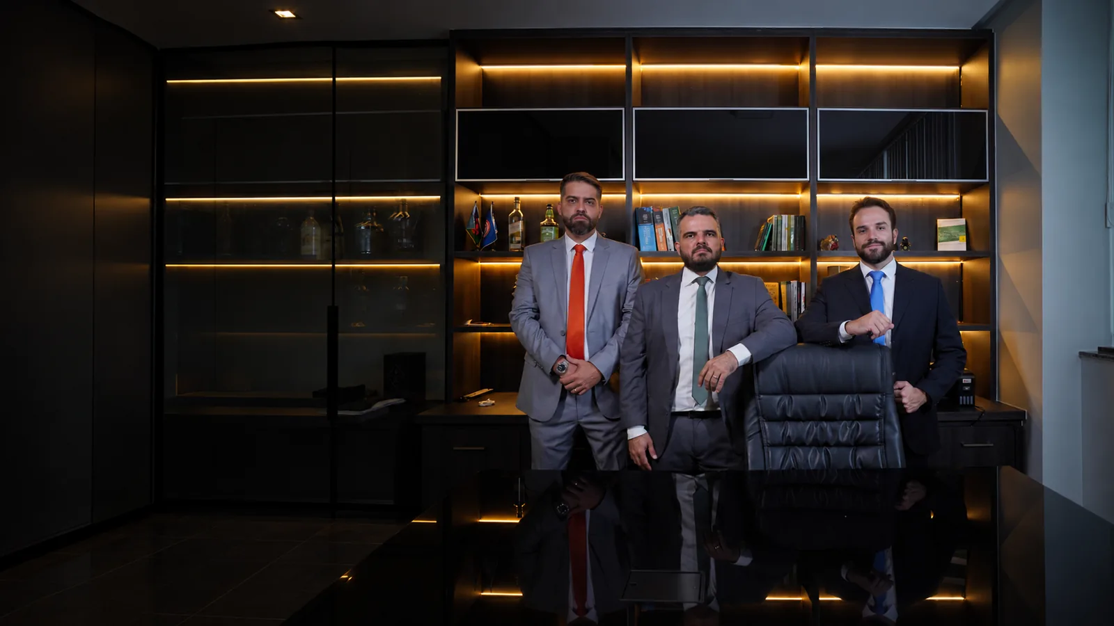 Equipe HMJ Advocacia Criminal em seu escritório